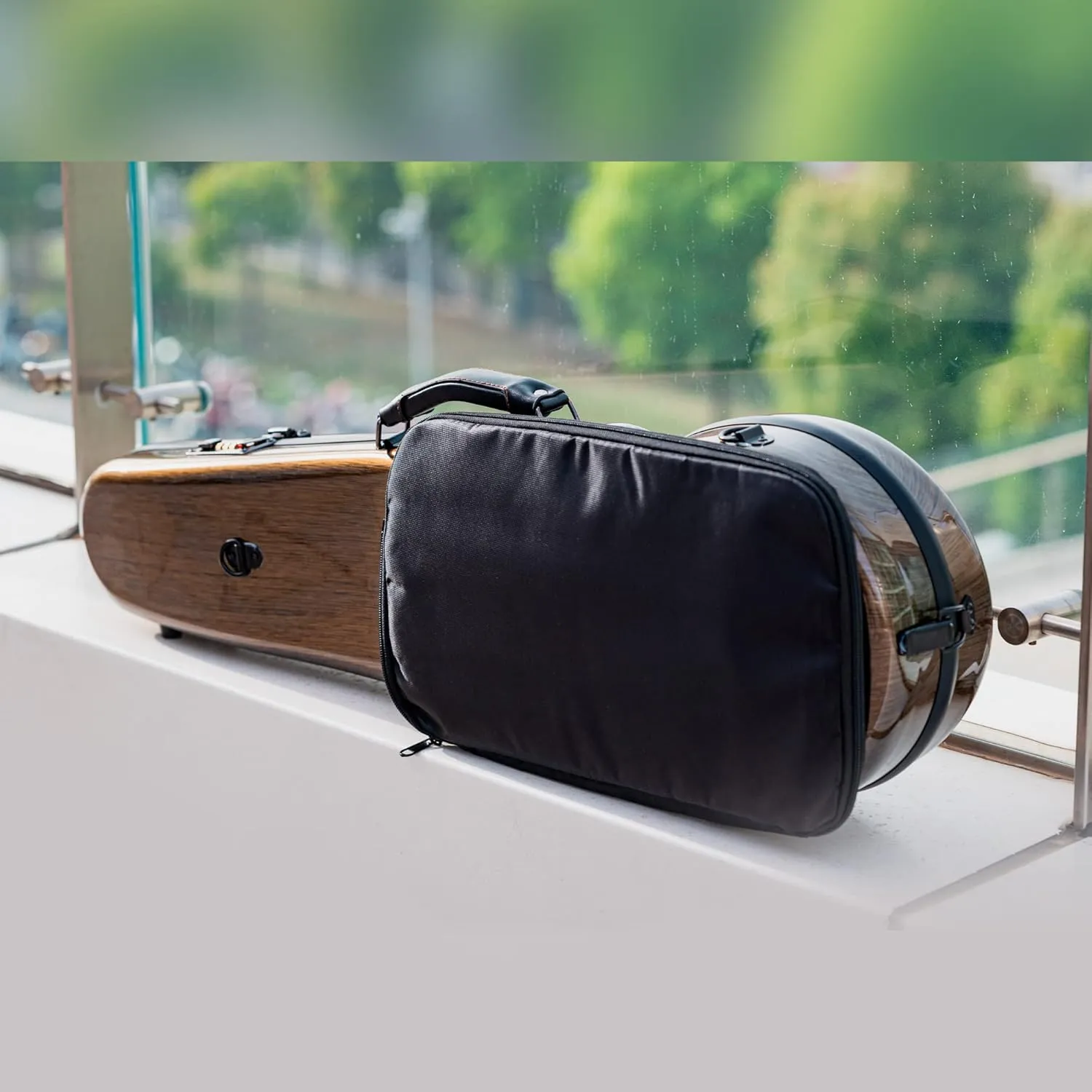 4/4 Full Size Violin case High-Strength Carbon Fiber Triangle Violin Music Bag With Combination Lock and Extra Bag Golden Violin Hard Case (VB-Trianglee-Golden spot)