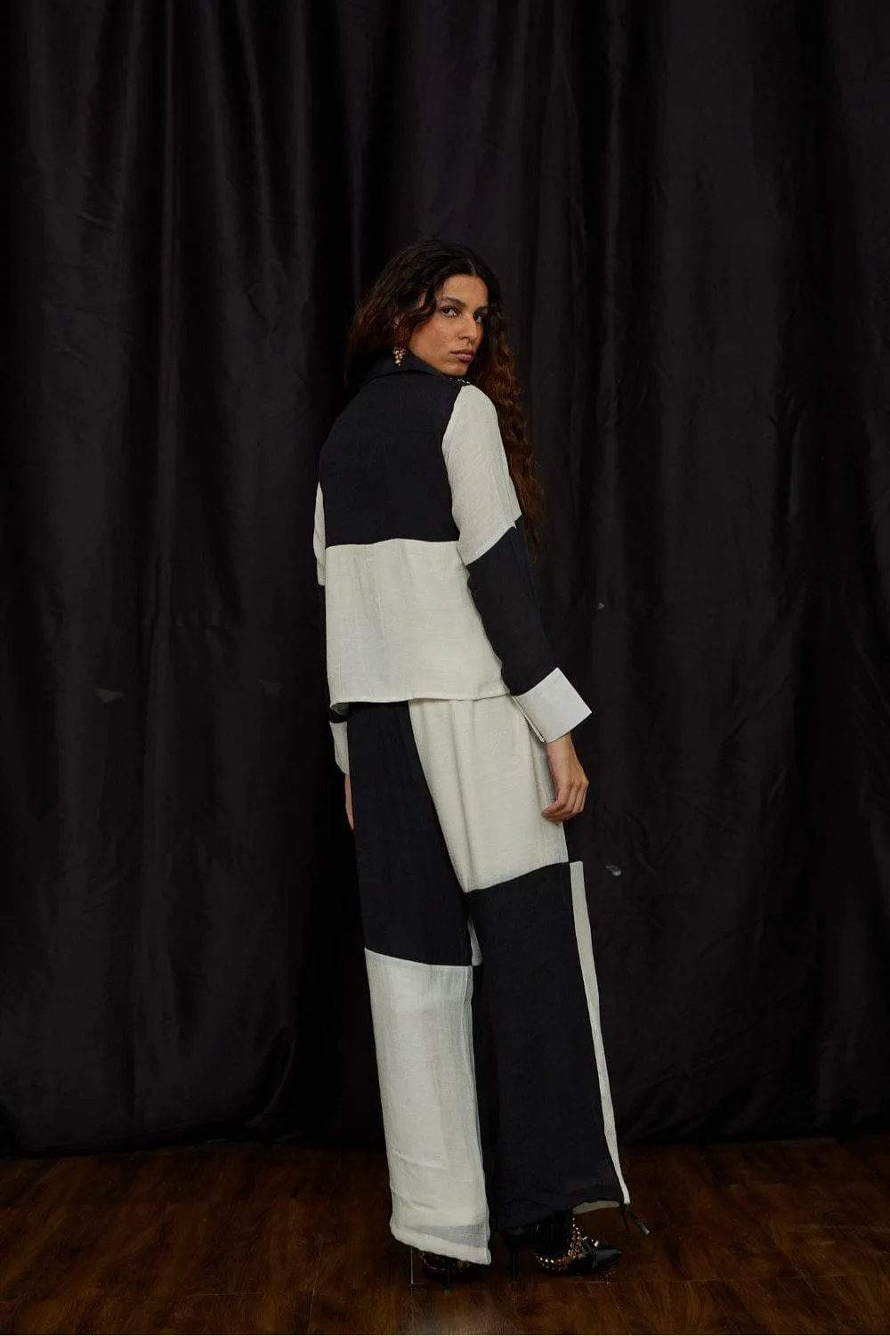 Black and White Panelled Set