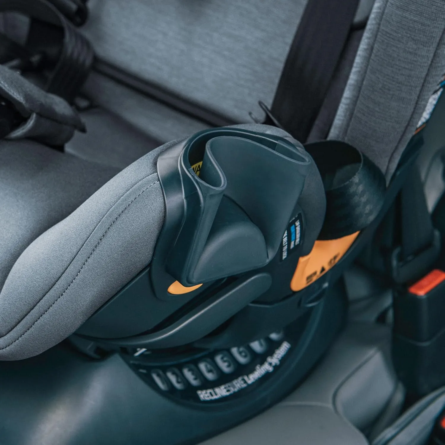 Chicco Chicco OneFit™ LX ClearTex® All-in-One Car Seat with LeverLock® Installation, Slim Design, Convertible Car Seat, Seat for Infants and Children 5-100 lbs | Ebony/Black