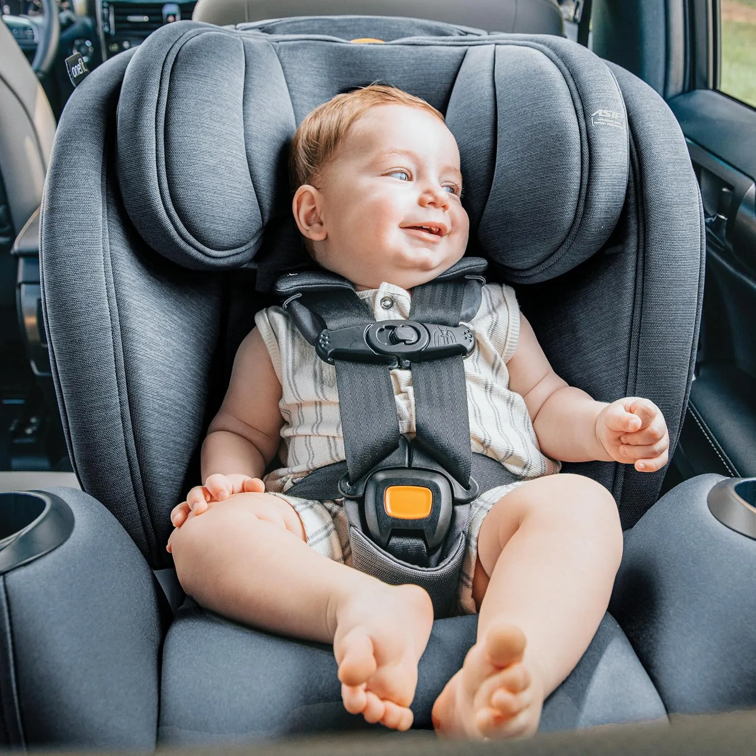 Chicco Chicco OneFit™ LX ClearTex® All-in-One Car Seat with LeverLock® Installation, Slim Design, Convertible Car Seat, Seat for Infants and Children 5-100 lbs | Ebony/Black
