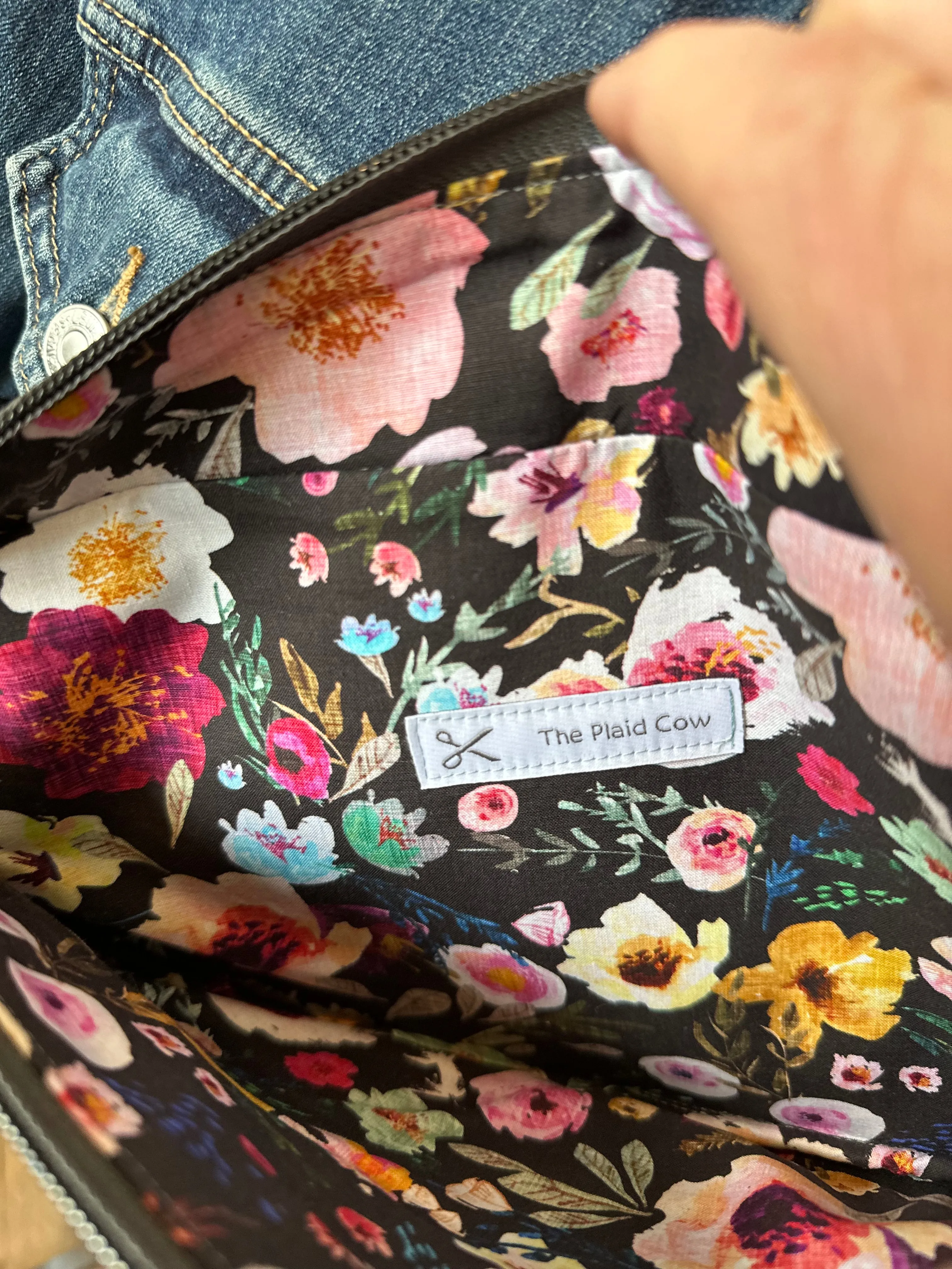 Crossbody Hipster Bag: Dark Grey - Floral Lining