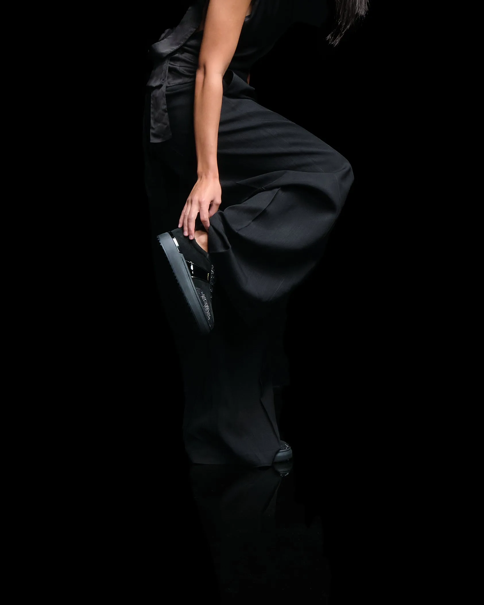 Elia Swarovski Triple Black Womens
